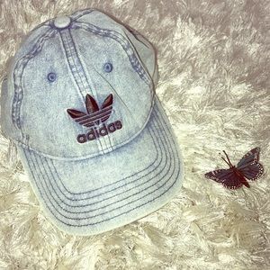 ADIDAS NWOT 🦋🦋